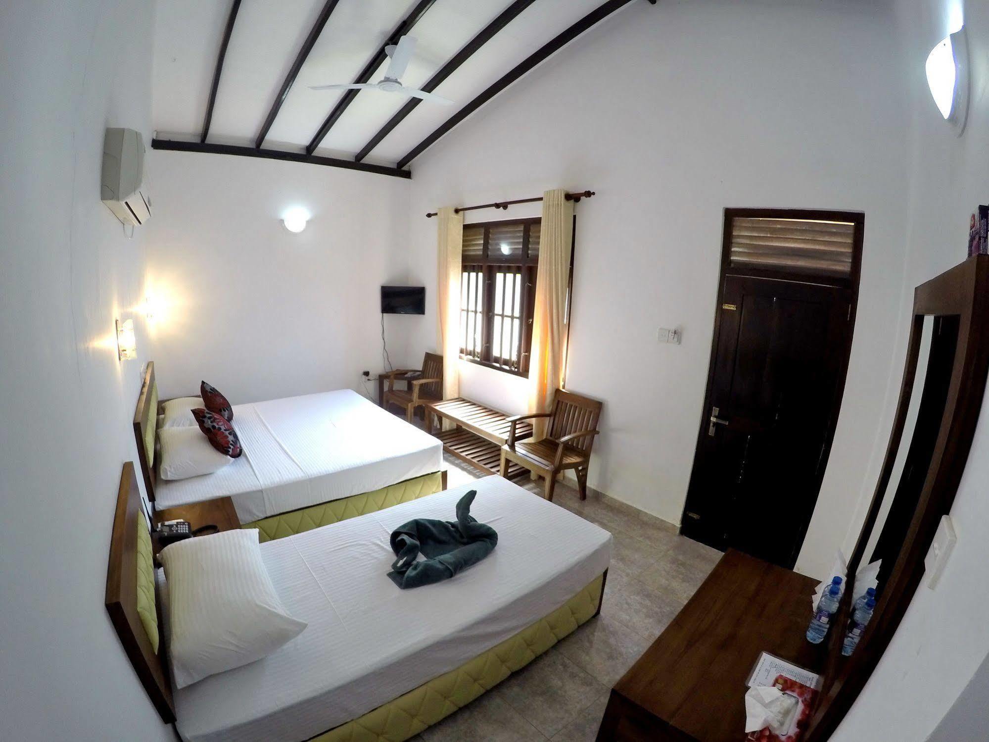 Ramon Beach Resort Ambalangoda  Kültér fotó