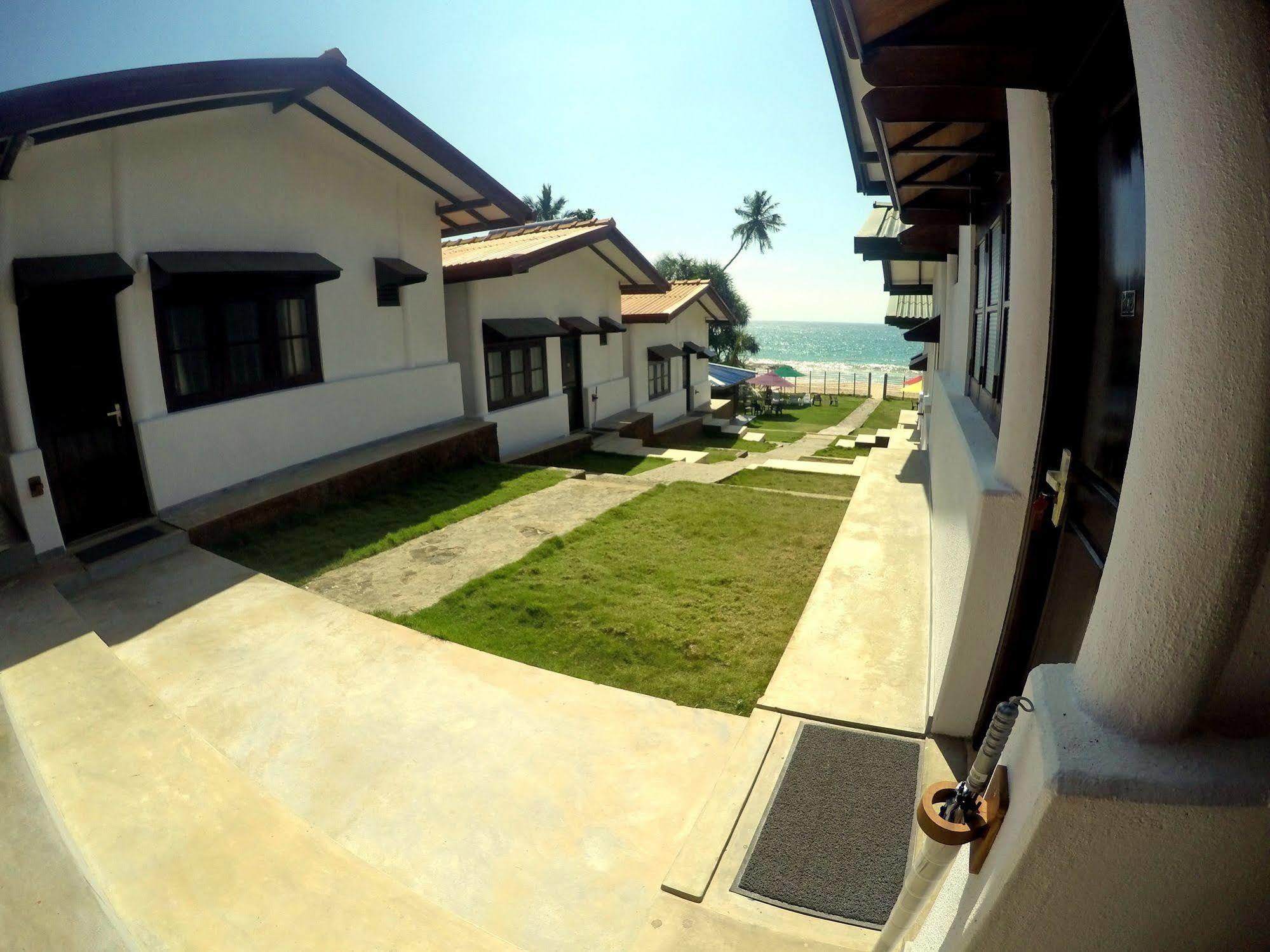 Ramon Beach Resort Ambalangoda  Kültér fotó